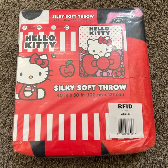 NEW Hello Kitty Kids Silky Soft Plush Throw, 40 x 50, Sanrio - Picture 4 of 6